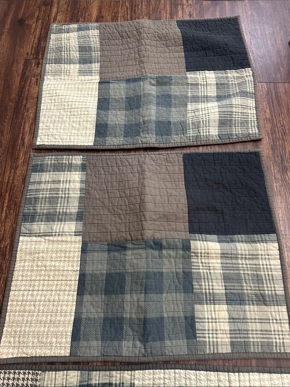 Woorich Quilted Throw 50x68 & 4 Standard Pillow Shams Bundle Winter Cottage